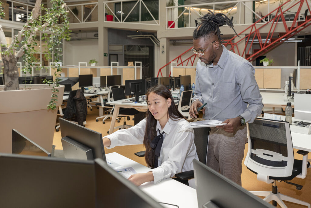 An employee mentoring a sales intern.